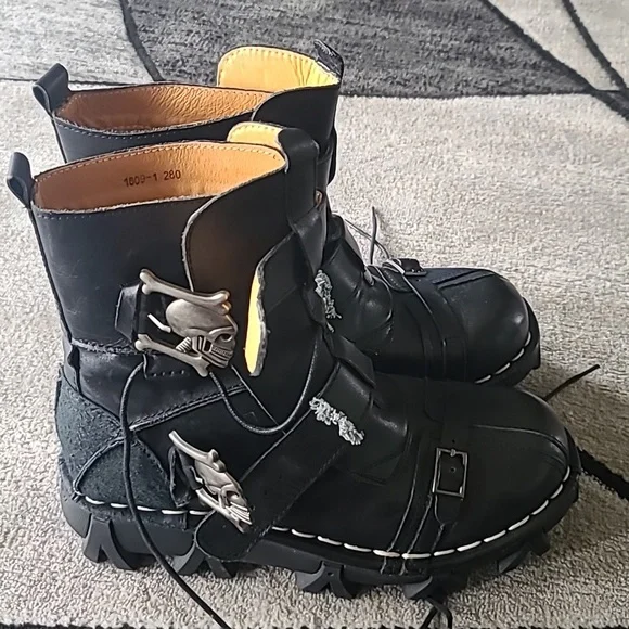 Gothic boots - Picture 4 of 5